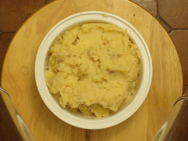 Mashed potatoes with bacon and cheddar