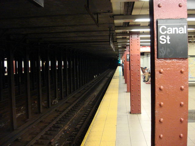 Canal St. R station