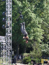 David Blaine, swinging around the circle