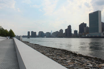 the east side of manhattan from the west side of roosevelt island
